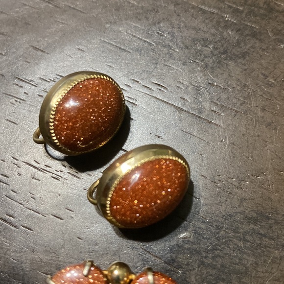 Vintage Sandstone Brooch Matching Clip Earrings - Picture 3 of 4